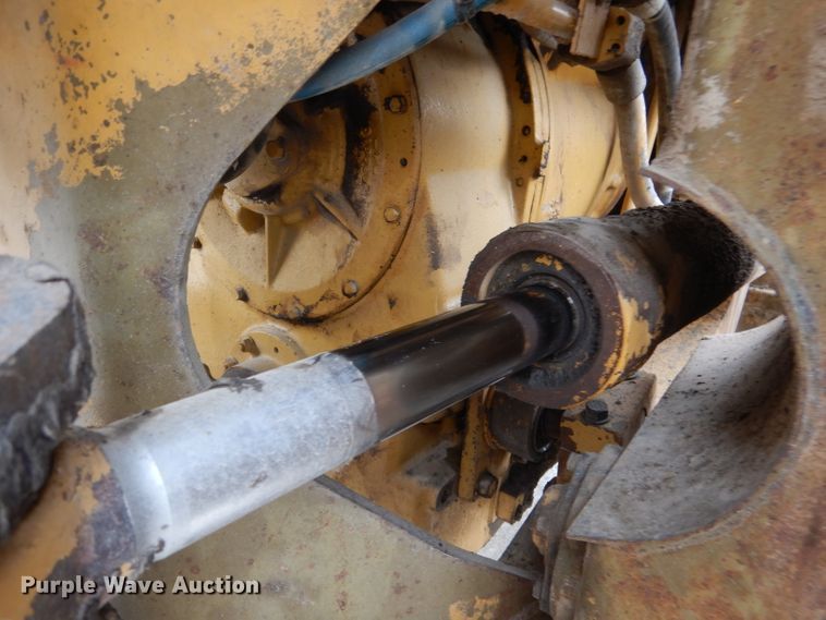 image for item DL3347 1984 Caterpillar 966D  wheel loader