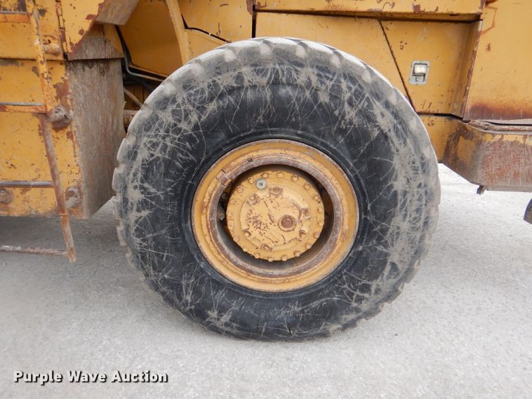 image for item DL3347 1984 Caterpillar 966D  wheel loader