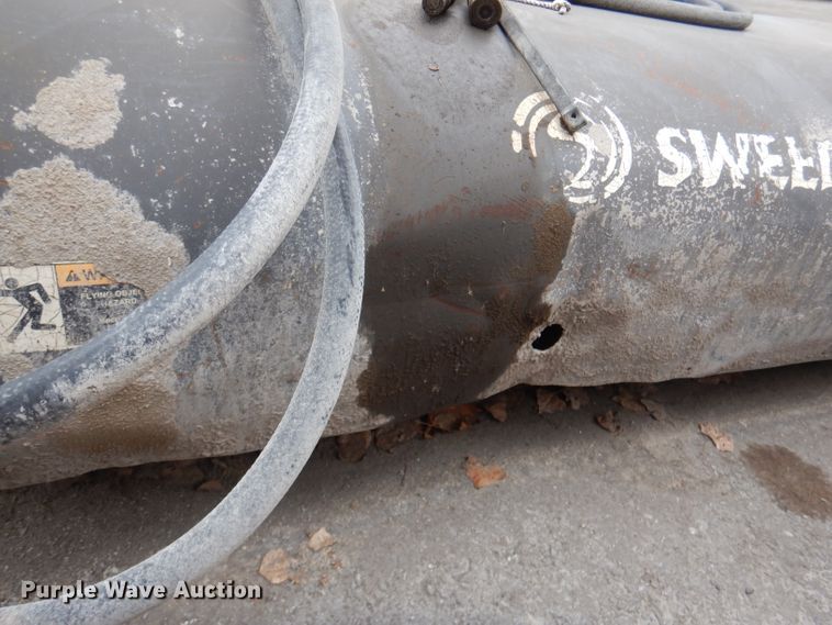 image for item DL3349 2006 Sweepster 20084M-0022  84"W skid steer broom