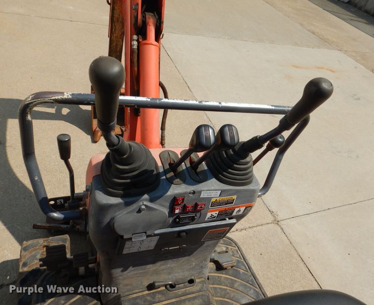 image for item DL3359 2013 Kubota K008-3  mini excavator