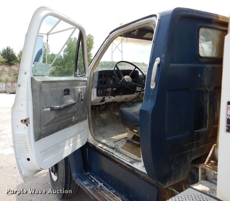 image for item DL3361 1985 GMC C7000  crane truck