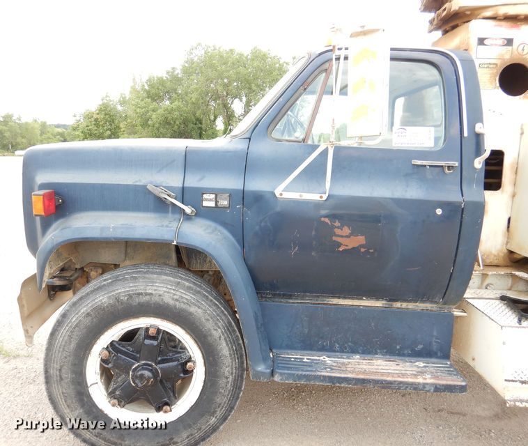 image for item DL3361 1985 GMC C7000  crane truck