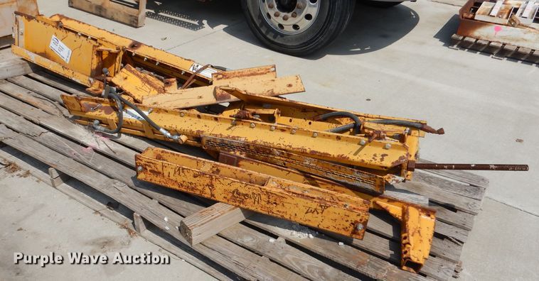 image for item DL3371 Gomaco Series 5000  side bar inserter