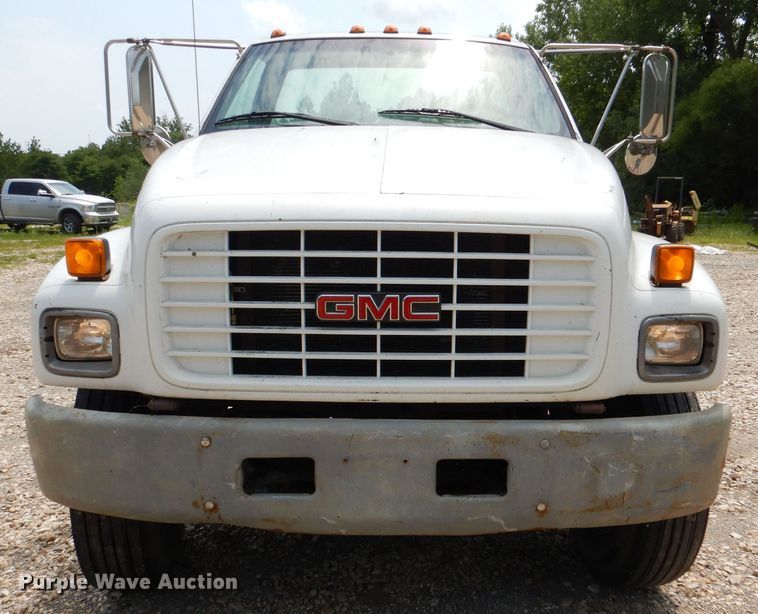 image for item DL3386 1999 GMC C6500  truck cab and chassis