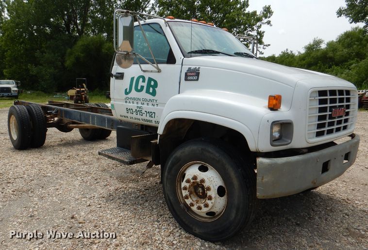 image for item DL3386 1999 GMC C6500  truck cab and chassis