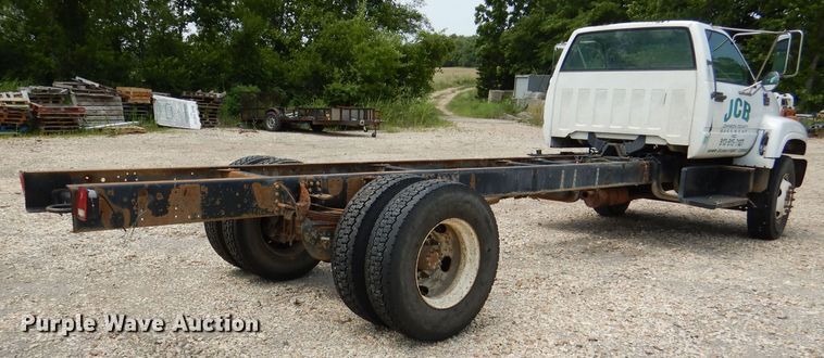image for item DL3386 1999 GMC C6500  truck cab and chassis