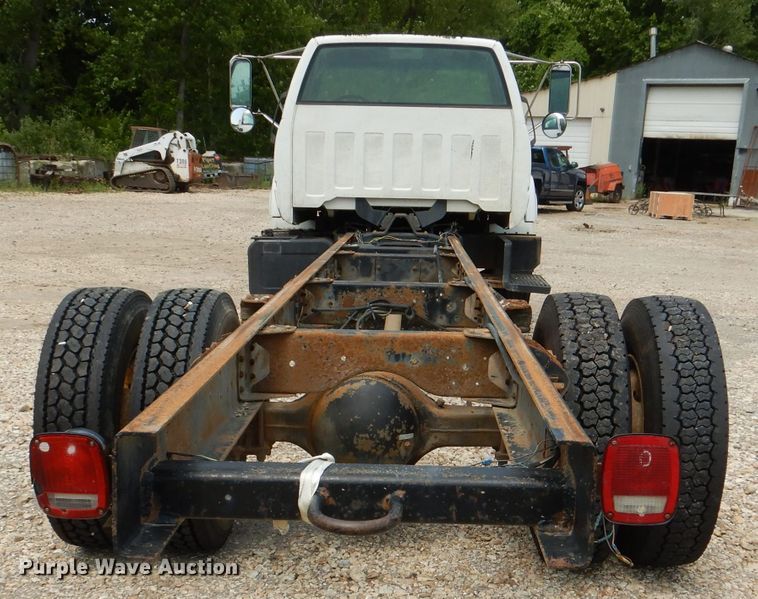 image for item DL3386 1999 GMC C6500  truck cab and chassis