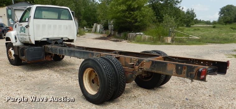 image for item DL3386 1999 GMC C6500  truck cab and chassis