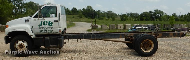 image for item DL3386 1999 GMC C6500  truck cab and chassis