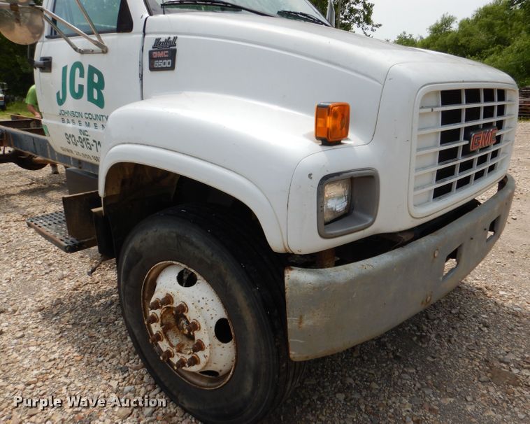 image for item DL3386 1999 GMC C6500  truck cab and chassis