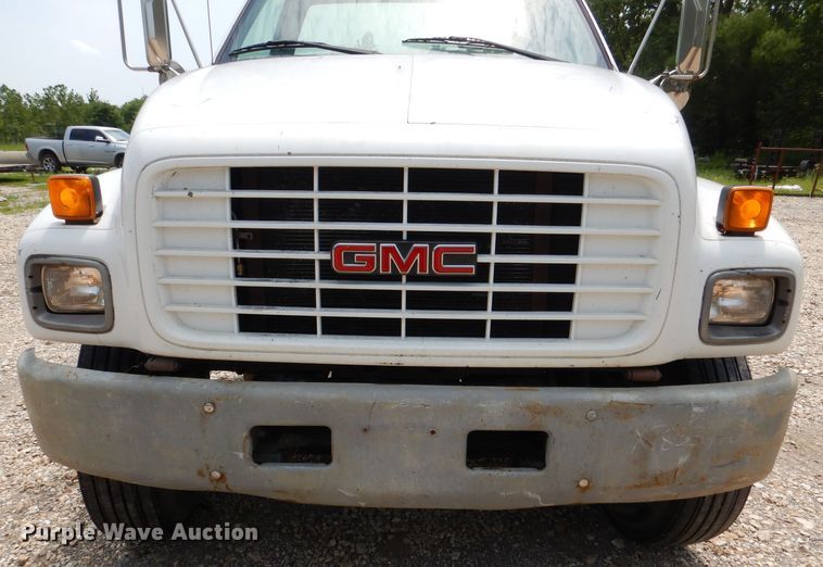 image for item DL3386 1999 GMC C6500  truck cab and chassis