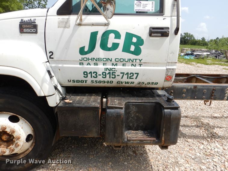 image for item DL3386 1999 GMC C6500  truck cab and chassis