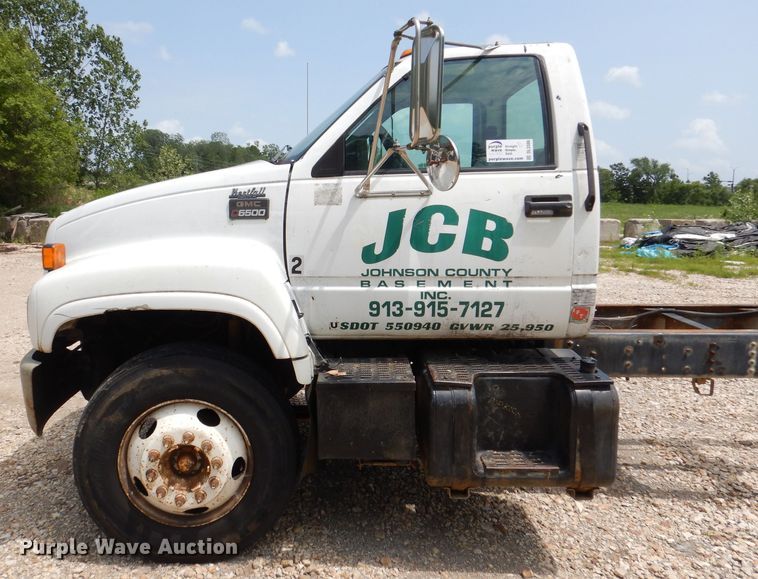 image for item DL3386 1999 GMC C6500  truck cab and chassis