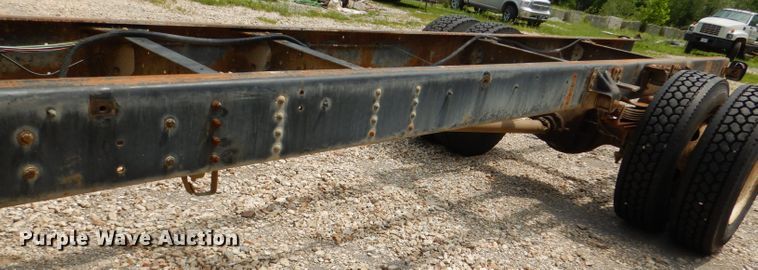 image for item DL3386 1999 GMC C6500  truck cab and chassis