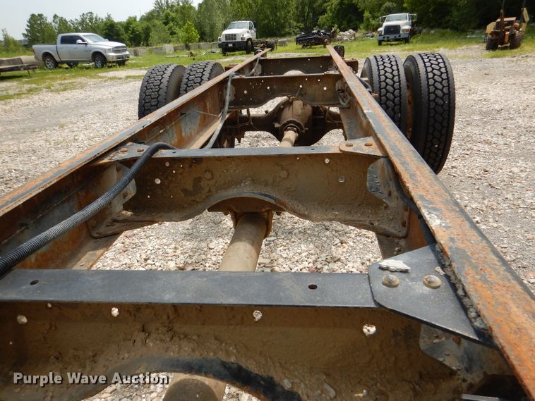 image for item DL3386 1999 GMC C6500  truck cab and chassis