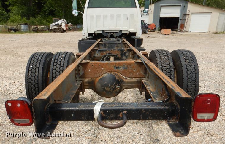 image for item DL3386 1999 GMC C6500  truck cab and chassis