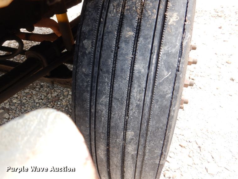 image for item DL3386 1999 GMC C6500  truck cab and chassis