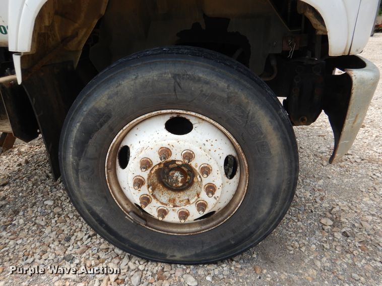 image for item DL3386 1999 GMC C6500  truck cab and chassis