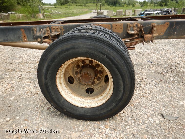 image for item DL3386 1999 GMC C6500  truck cab and chassis