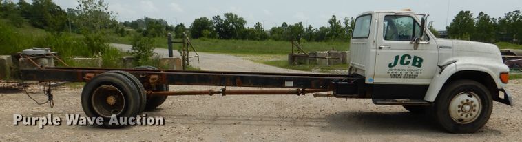 image for item DL3387 1998 Ford F700  truck cab and chassis