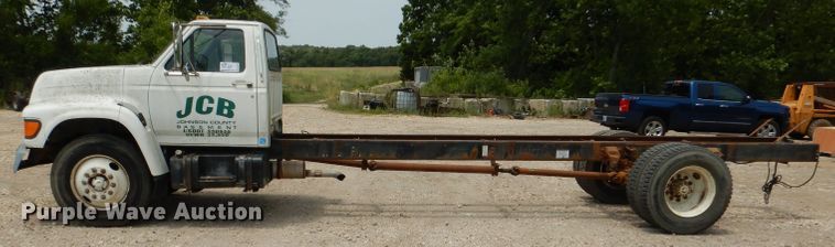 image for item DL3387 1998 Ford F700  truck cab and chassis