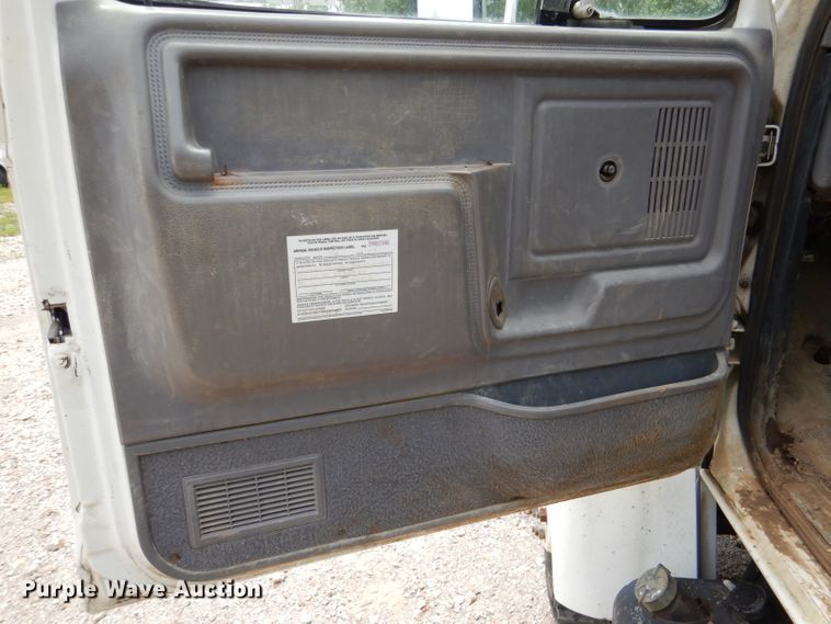 image for item DL3387 1998 Ford F700  truck cab and chassis