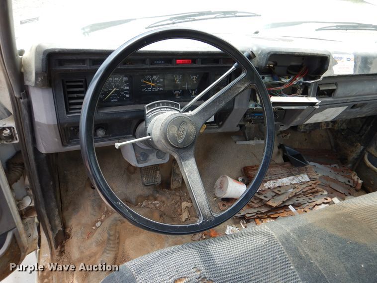 image for item DL3387 1998 Ford F700  truck cab and chassis