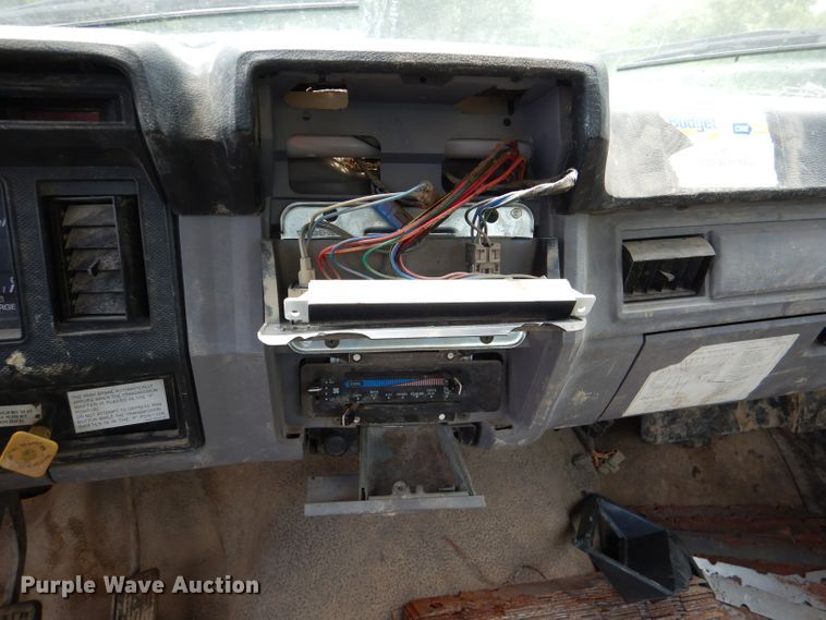 image for item DL3387 1998 Ford F700  truck cab and chassis