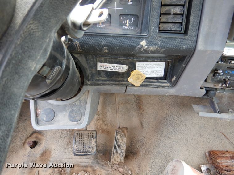 image for item DL3387 1998 Ford F700  truck cab and chassis