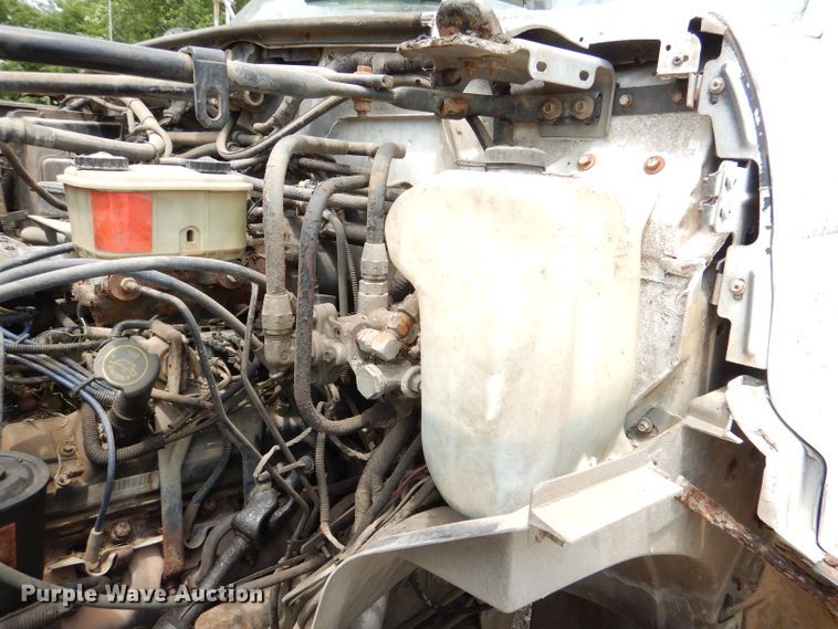 image for item DL3387 1998 Ford F700  truck cab and chassis