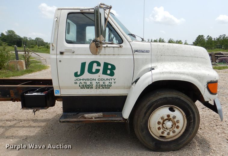 image for item DL3387 1998 Ford F700  truck cab and chassis