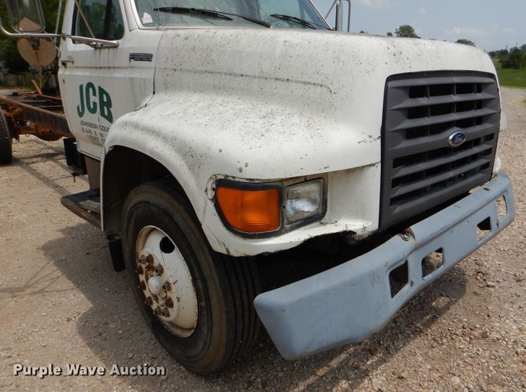 image for item DL3387 1998 Ford F700  truck cab and chassis