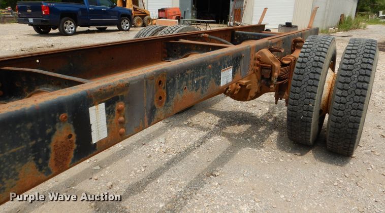 image for item DL3387 1998 Ford F700  truck cab and chassis