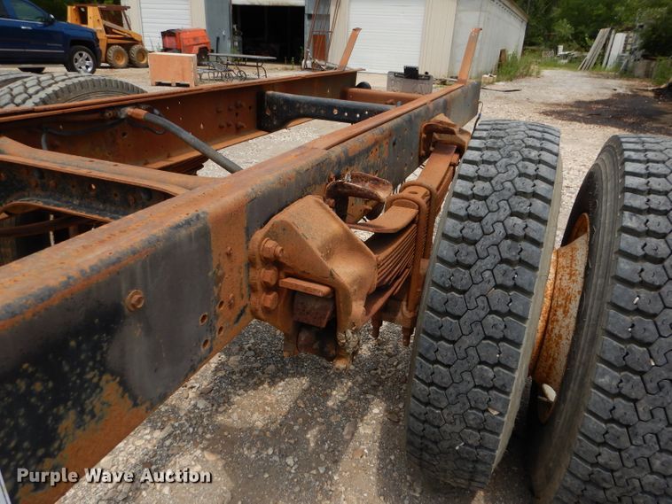 image for item DL3387 1998 Ford F700  truck cab and chassis