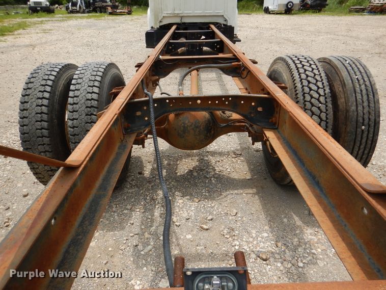 image for item DL3387 1998 Ford F700  truck cab and chassis