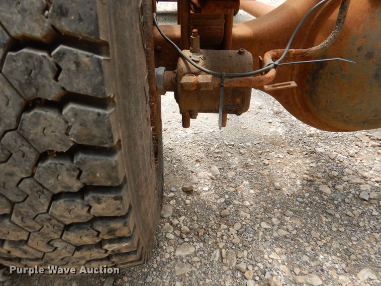 image for item DL3387 1998 Ford F700  truck cab and chassis