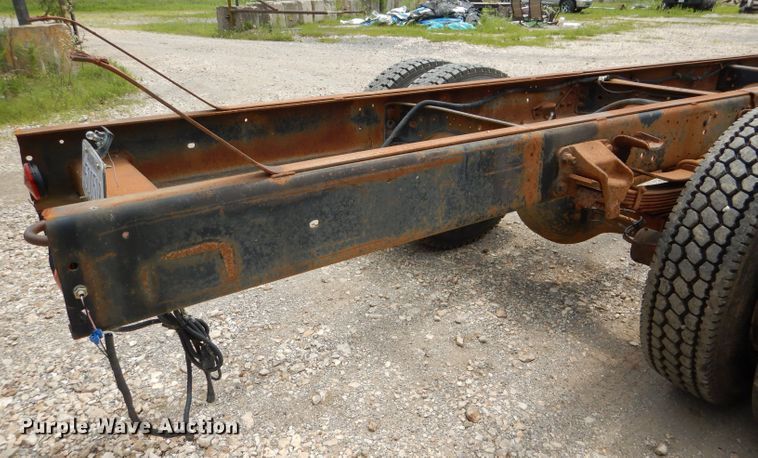 image for item DL3387 1998 Ford F700  truck cab and chassis