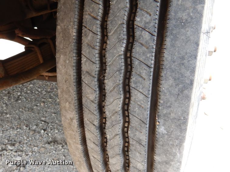 image for item DL3387 1998 Ford F700  truck cab and chassis