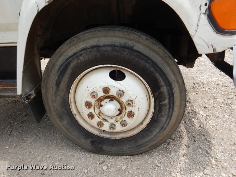 image for item DL3387 1998 Ford F700  truck cab and chassis