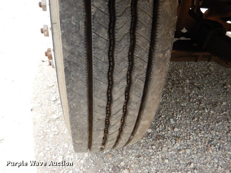 image for item DL3387 1998 Ford F700  truck cab and chassis