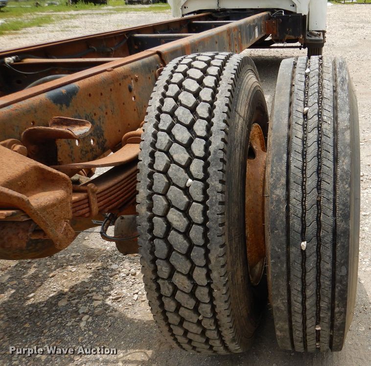 image for item DL3387 1998 Ford F700  truck cab and chassis