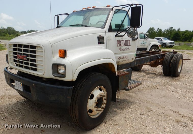 image for item DL3388 2002 GMC C6500  truck cab and chassis