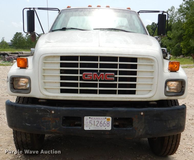 image for item DL3388 2002 GMC C6500  truck cab and chassis