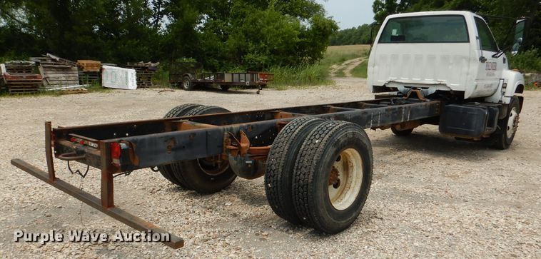 image for item DL3388 2002 GMC C6500  truck cab and chassis