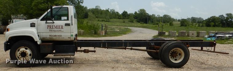 image for item DL3388 2002 GMC C6500  truck cab and chassis