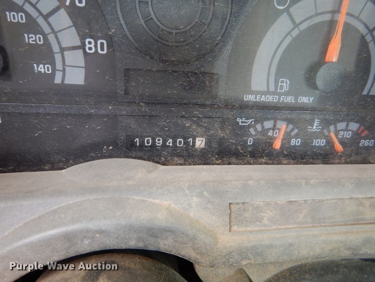 image for item DL3388 2002 GMC C6500  truck cab and chassis