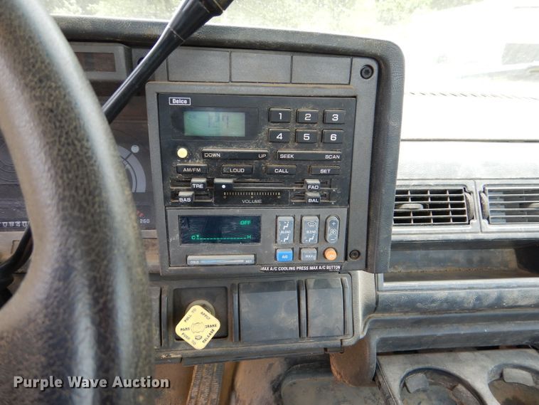 image for item DL3388 2002 GMC C6500  truck cab and chassis