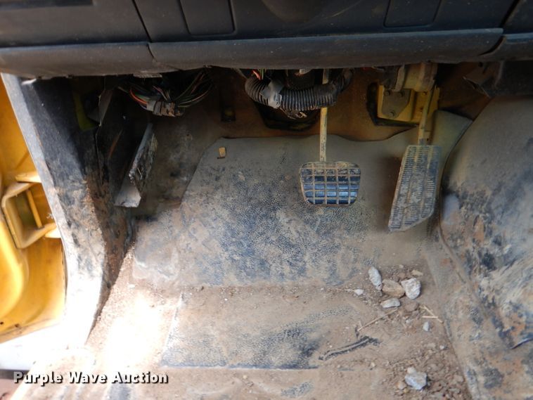 image for item DL3388 2002 GMC C6500  truck cab and chassis