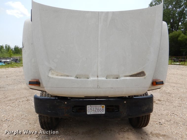 image for item DL3388 2002 GMC C6500  truck cab and chassis