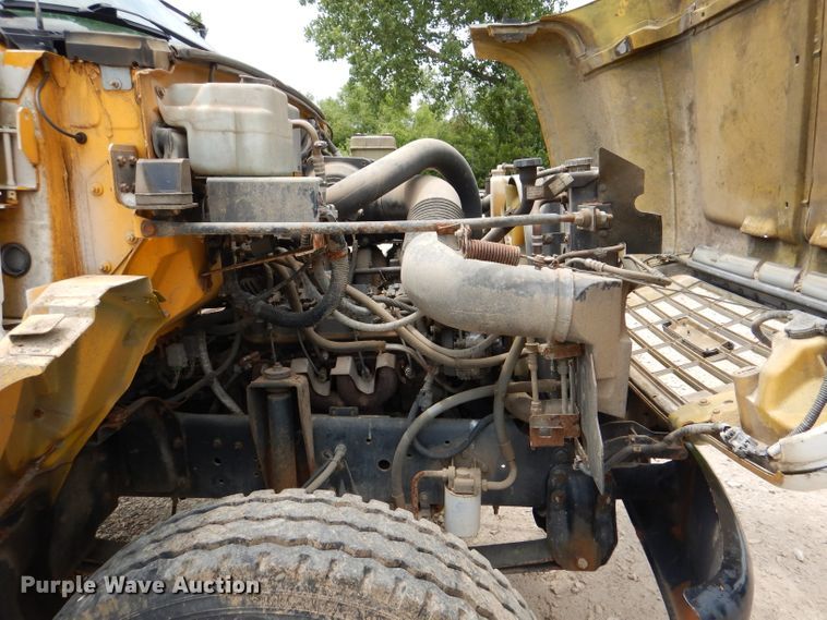 image for item DL3388 2002 GMC C6500  truck cab and chassis